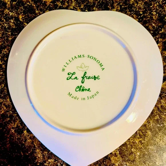 Vintage Williams-Sonoma Heart Shaped Strawberry Plate - Picture 2 of 2